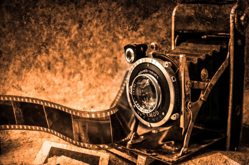 photographe-PIGNANS-min_light-wood-night-camera-photography-vintage-1245236-pxhere.com